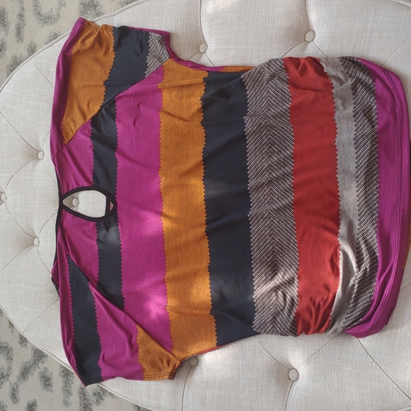 5/$25 Ruched Side Cap Sleev le Diagnol Striped Shirt 1X - Picture 4 of 4